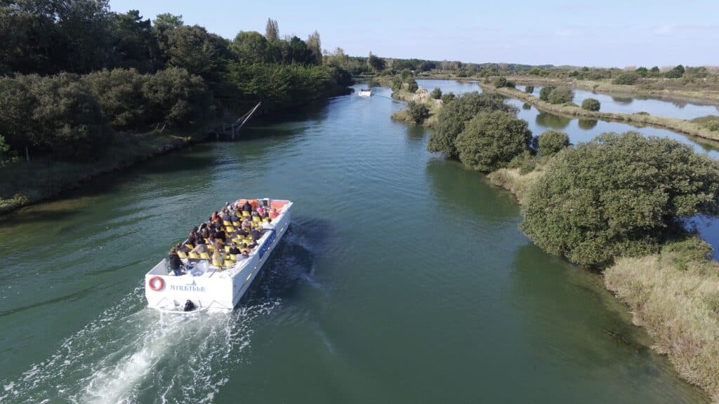 activité groupe vélo et bateau